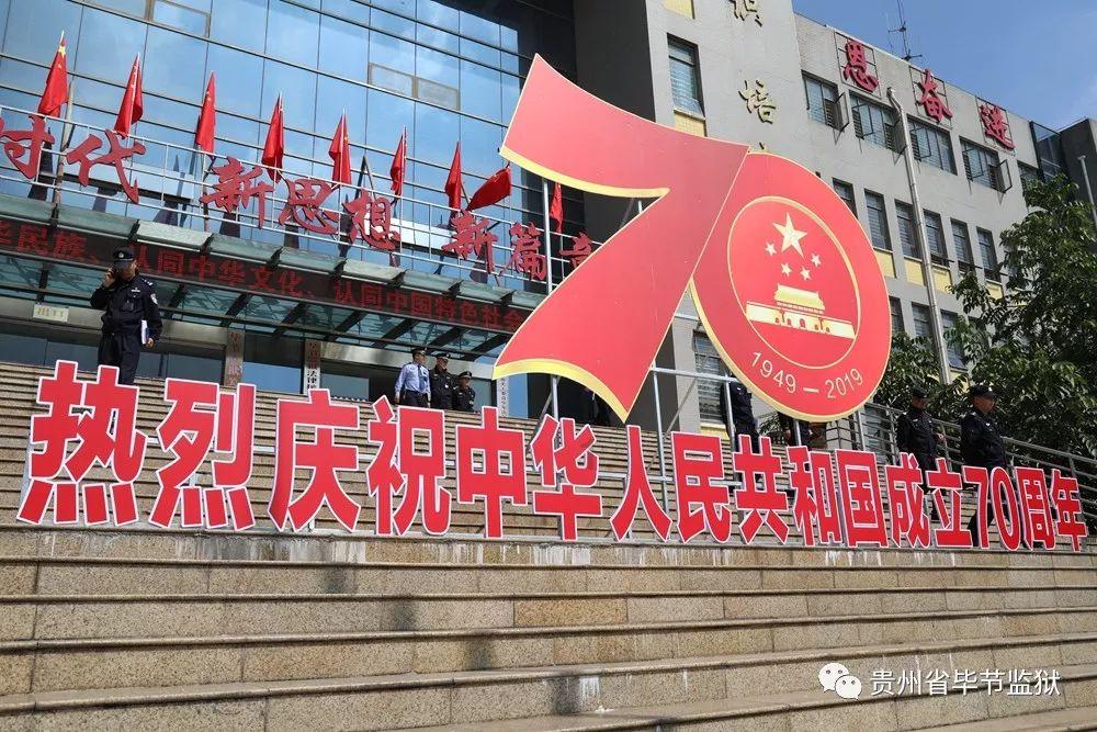 张朝阳出物理题考网友仅一人答出，如何评价他的教学方式？